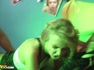 Joana, Kaylee, Phoebe, Suzanna Have College Party