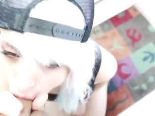 Pompini in calzini capelli tinti