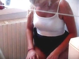 Blonde Amateur Performed The Lazily Ass Show On Spy Cam