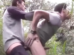 Baise au Bord du Fleuve