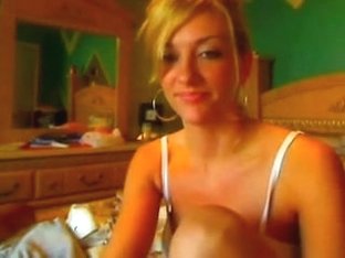 Amateur Blonde Babe Tease Her Audience