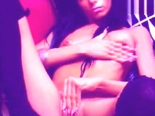 Brunette Hotbritney plays with a dildo