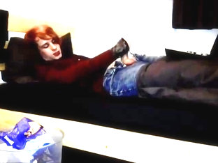 Sissy boy mastrubating and cumming to porn