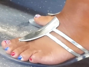 Ebony Women's Pretty Feet With Some Nice Us Pedicure.