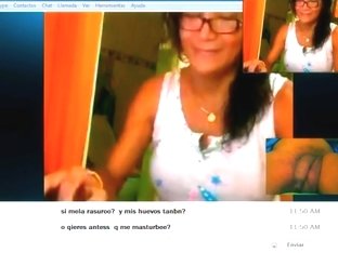 lady en su casa mirona