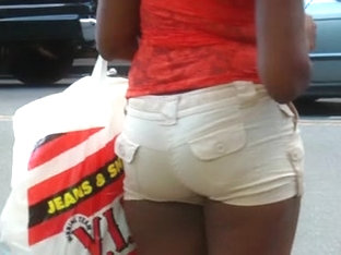 Candid ebony milf in tight booty shorts s of NYC