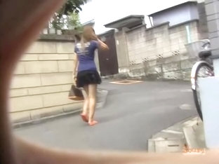 Japanese sharking master lifts up a cute girl's skirt