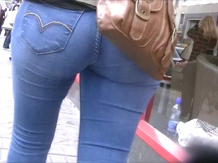 Candid asses in tight Levi jeans