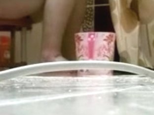 Foot Fetish Amateur Video Shows The Legs Of A Chick