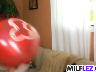 Sexy talk and lez play