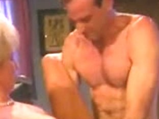 Hawt blondie unfathomable mouths a massive pole in advance of getting gangbanged