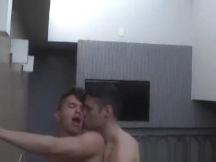 TRANSANDO GOSTOSO COM O AMIGO