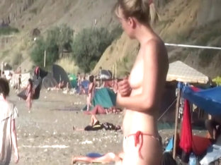 Topless Babe Voyeured On A Beach