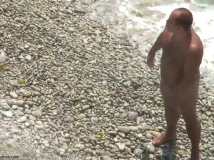 Beach candid camera filmed a hot slut in bikini