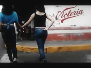 Jovencita Nalgona En Jeans Prueba