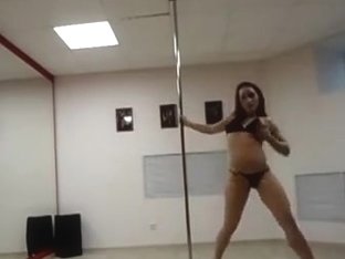 Leila pole dancing