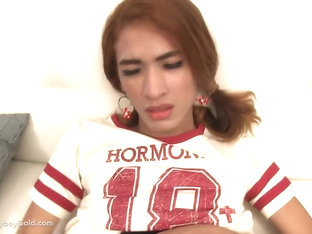 Giftza is opening her ass for bareback cock