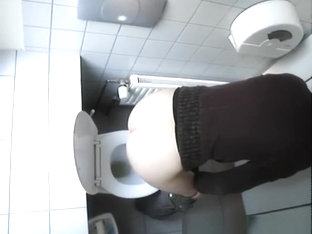 Woman caught in public toilet peeing