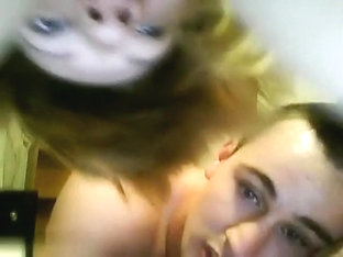 Fucking her twat on the cam