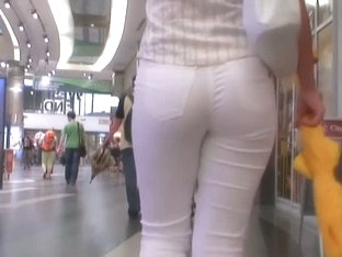 Beauty in tight white pants stars in a candid street video