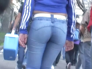 Candid voyeur video shows a huge ass in tight jeans.