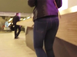 Russian wrigle ass under rain