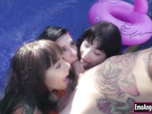 Joanna Angel And Janice Griffith - Three Hot Babes Shares One Big Cock Inside Their Pussy