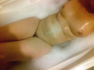 Girfriend In The Bath..