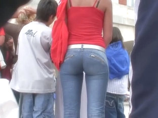 Candid street blonde with sexy ass in tight jeans