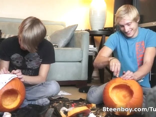 8Teenboy Video Hall-O-Weenie