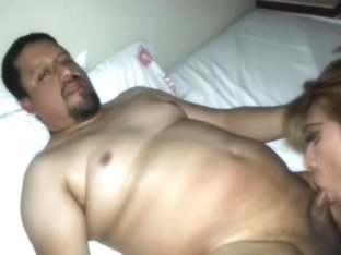 Transexual gorda mamando