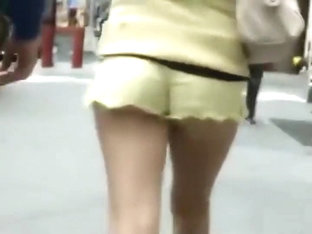 Foxy Ass Of A Teen Girl Stalked On Street