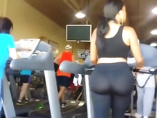 Big butt voyeured while on a treadmill