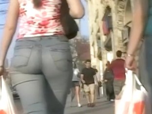 Young brunette girl candid ass in jeans