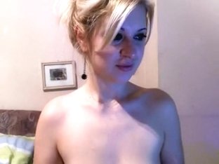 Blond Livecam Model Masturbating