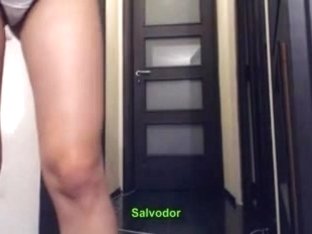 EV KADINLARI KOMSUSU NECLAYI AYAKTA SIKIYOR