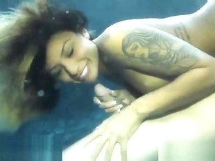 Snazzy brunette Natalia Mendez