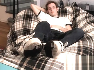 Jarrod enjoys a good jerk off and squirting over his body