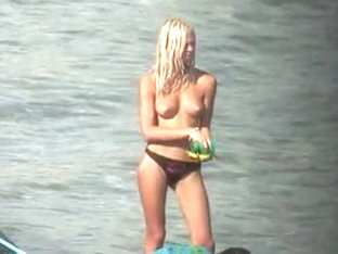 Voyeur. Nice Tits on public beach