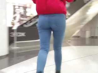 Hot ass in the mall