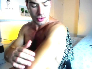 Macho peludo se corre vivo