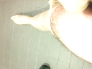 I wear pantyhose and cum