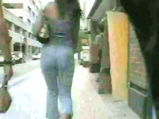 Hot street candid video of some plump rear ends