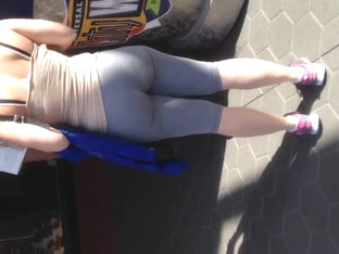 Big booty white girl in leggings