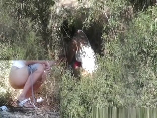 Woman caught pissing in the nature