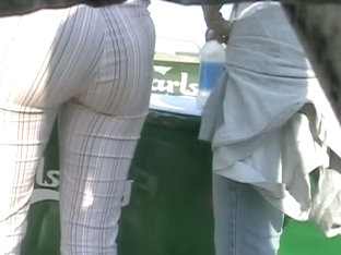 gorgeous piece of ass in street candid doing a bit of ass wobbling