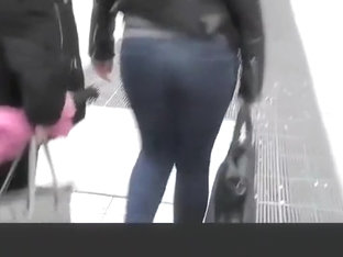 Teen With Nice Ass Walking In The Street