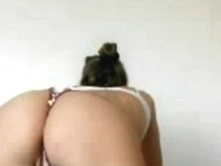 Hot Webcam Teen Flaunts Her Lush Ass