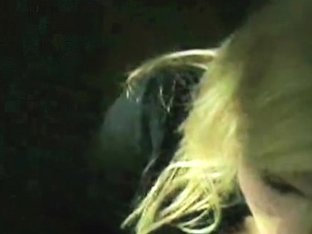 Freundin am Schulklo geblasen